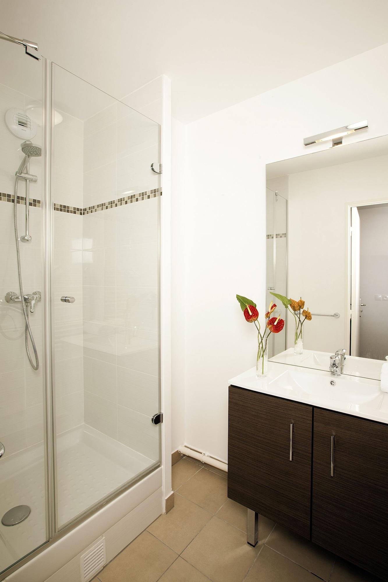 Aparthotel Residhome Paris-guyancourt 3*