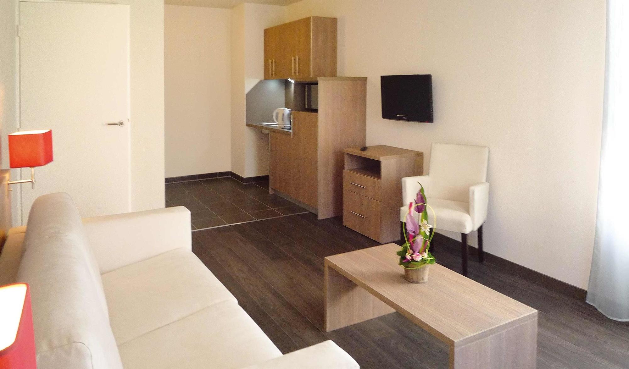 Aparthotel Residhome Paris-guyancourt 3*