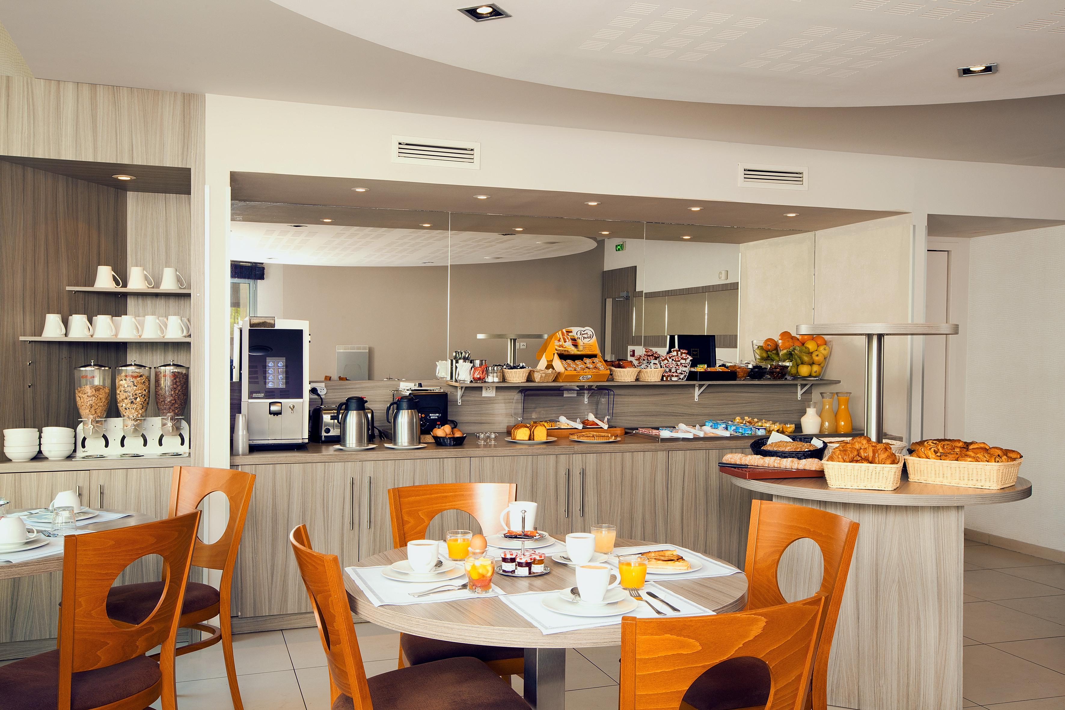 Residhome Paris-guyancourt Aparthotel