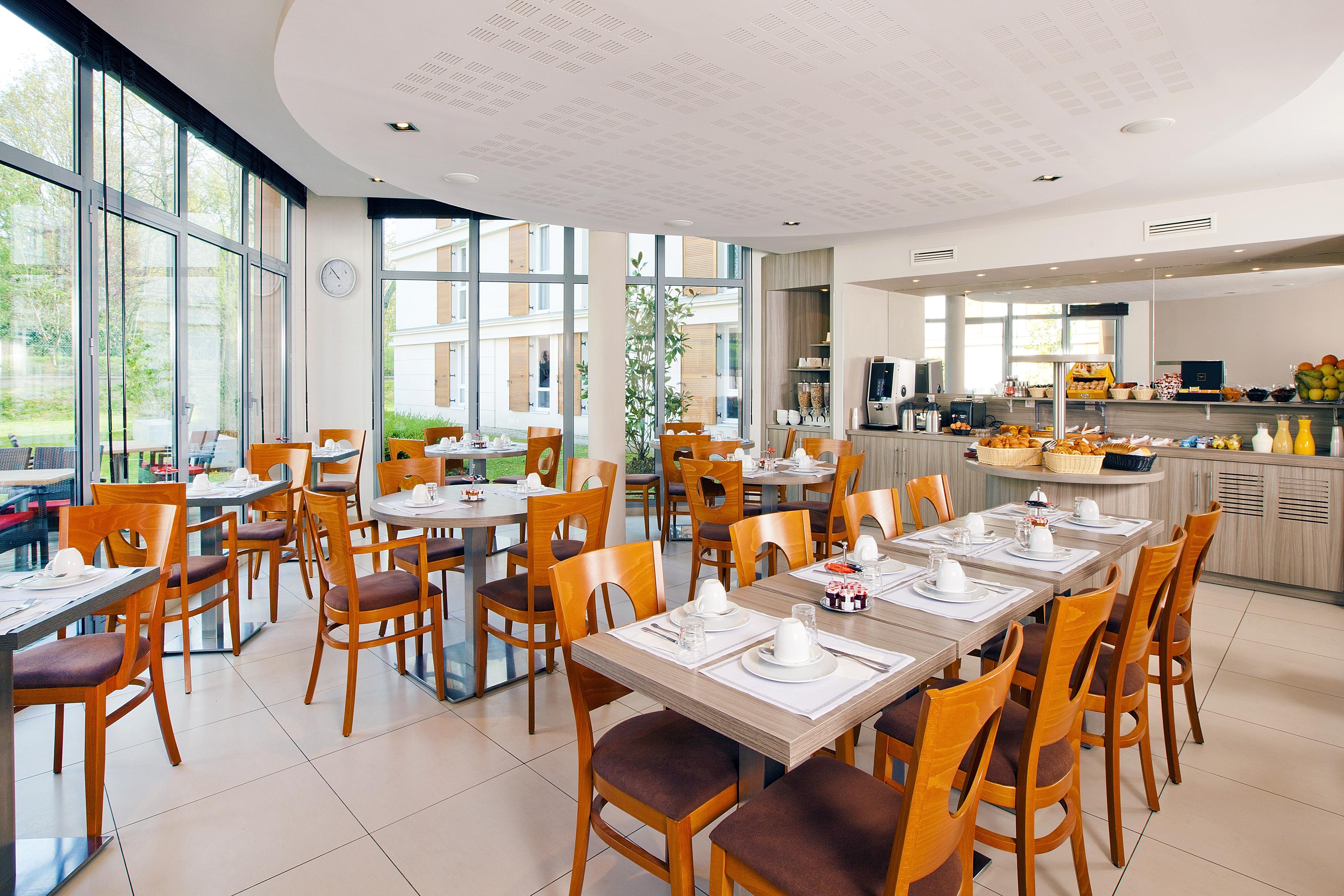 Residhome Paris-guyancourt Aparthotel
