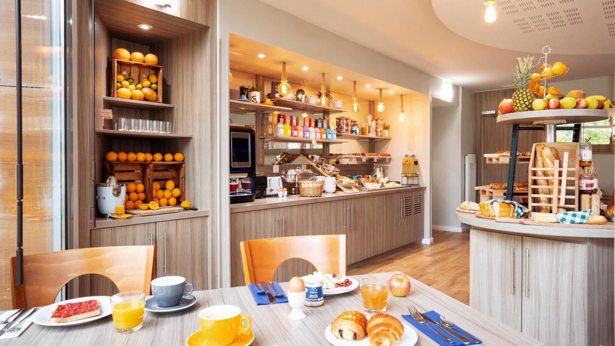 Aparthotel Residhome Paris-guyancourt 3*