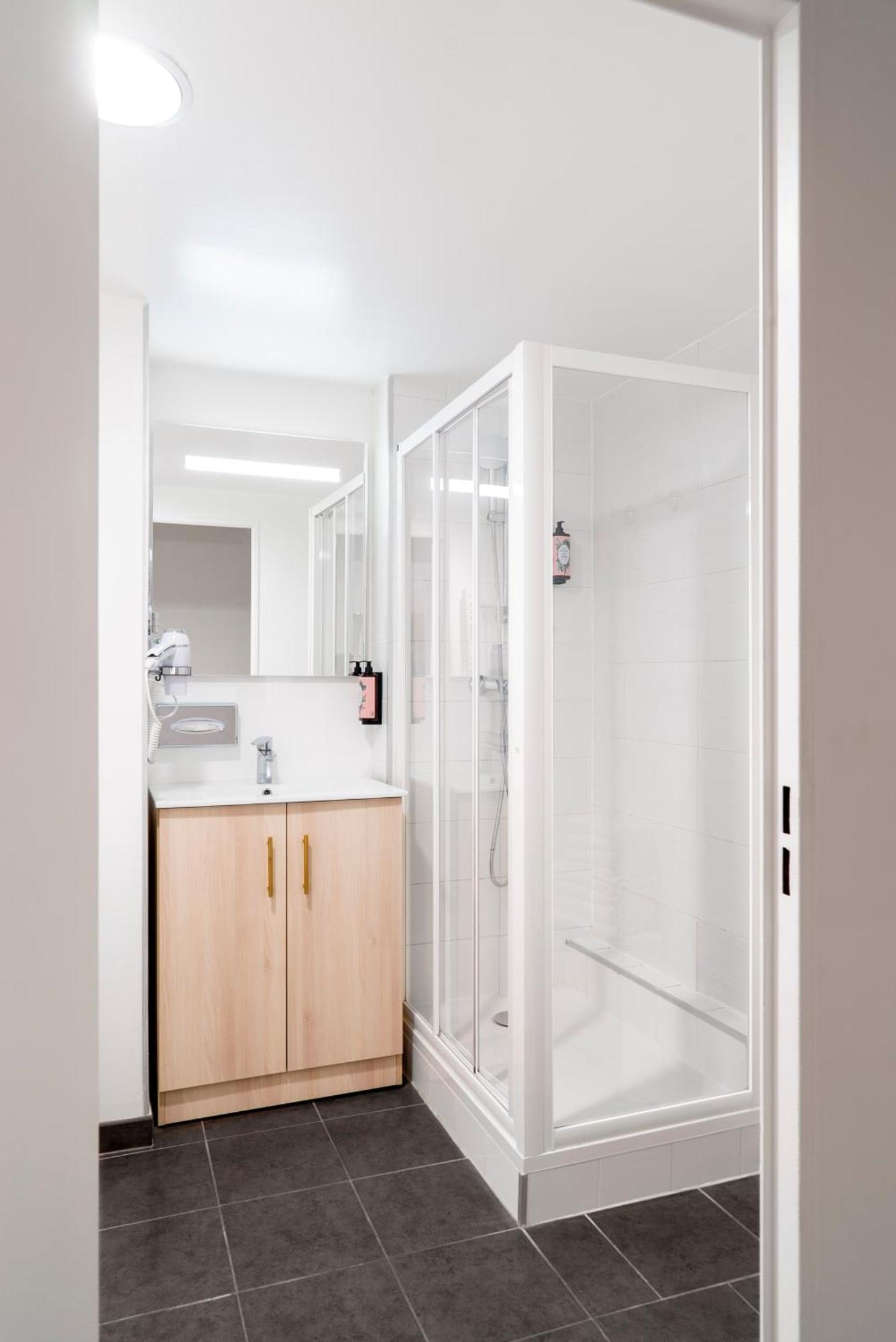 Residhome Paris-guyancourt 3*