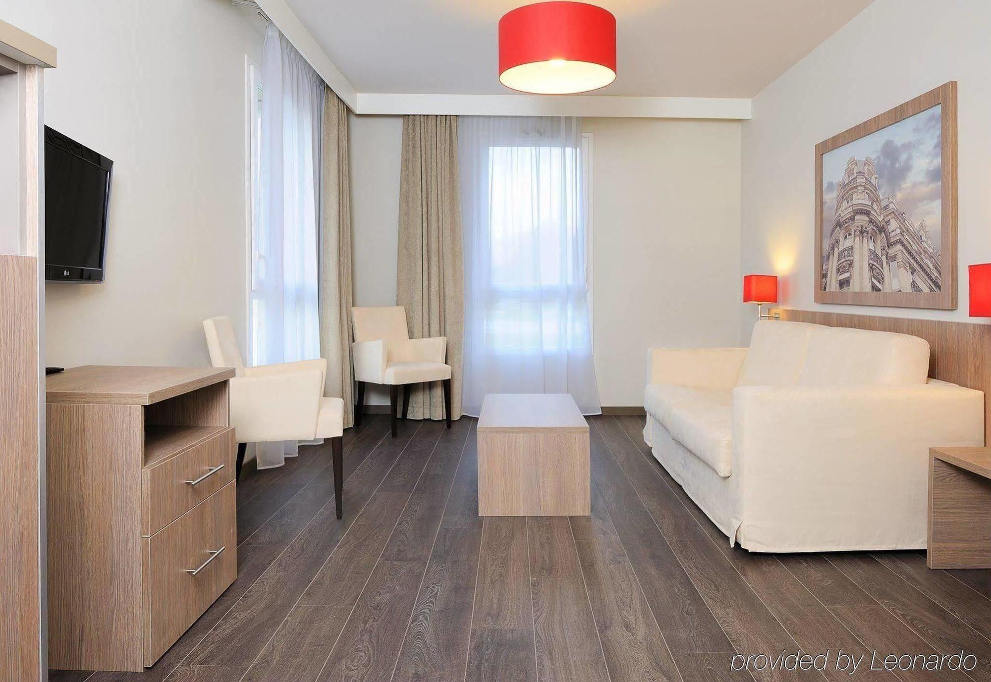 Residhome Paris-guyancourt Aparthotel 3*
